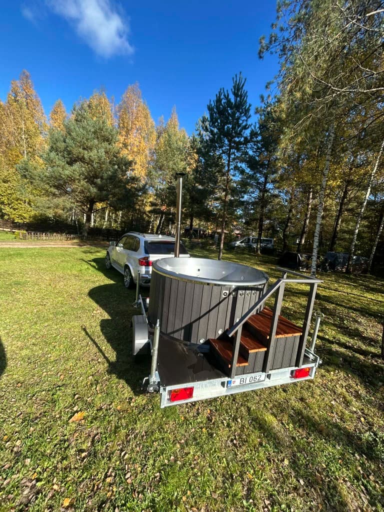 Kubilas rudenį miške